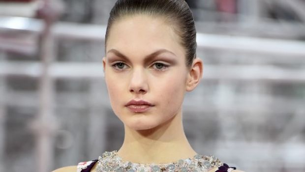 Sfilate Parigi Haute Couture Gennaio 2015: il retrò moderno di Dior, guest Natalie Portman ed Eva Herzigova