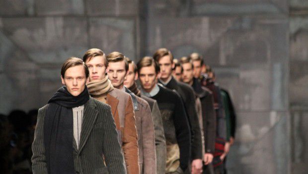 Fendi uomo collezione autunno inverno 2015 2016: il lusso del velluto a coste, la sfilata