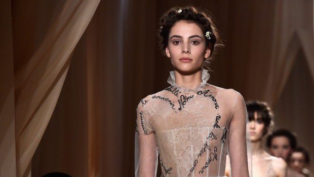 Sfilate Parigi Haute Couture Gennaio 2015: l&#8217;omaggio a Chagall di Valentino, collezione primavera estate 2015