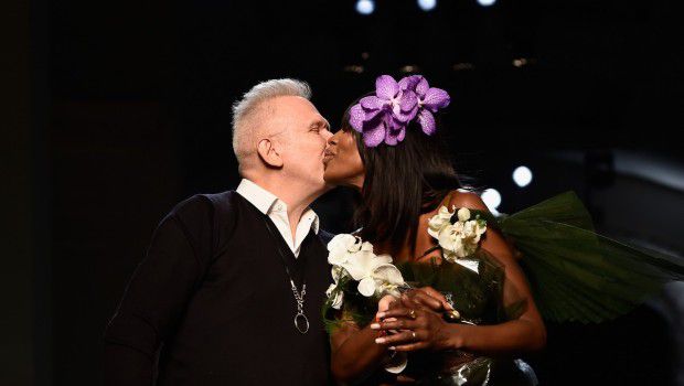 Sfilate Parigi Haute Couture Gennaio 2015: le spose iconoclaste di Jean Paul Gaultier, guest Carla Bruni, Catherine Deneuve, Conchita Wurst, Dita Von Teese