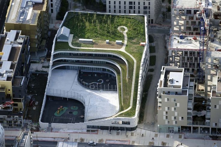 Scuola di Parigi con giardino sul tetto