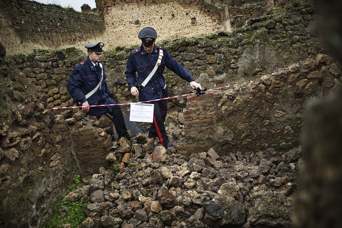 Crolli a Pompei, nuovo smottamento a causa del maltempo