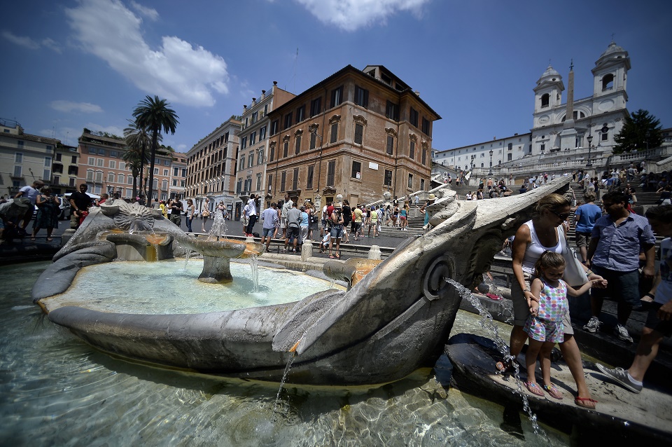 Fontana della Barcaccia di Piazza di Spagna, il Senato dell’Aja: “Olanda paghi i danni”