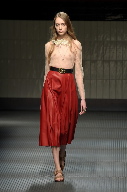 Sfilate Milano Moda Donna Febbraio 2015: il contemporaneo inattuale di Gucci, guest Salma Hayek