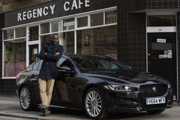 Jaguar XE Idris Elba: il viaggio da Londra a Berlino, i primi due video