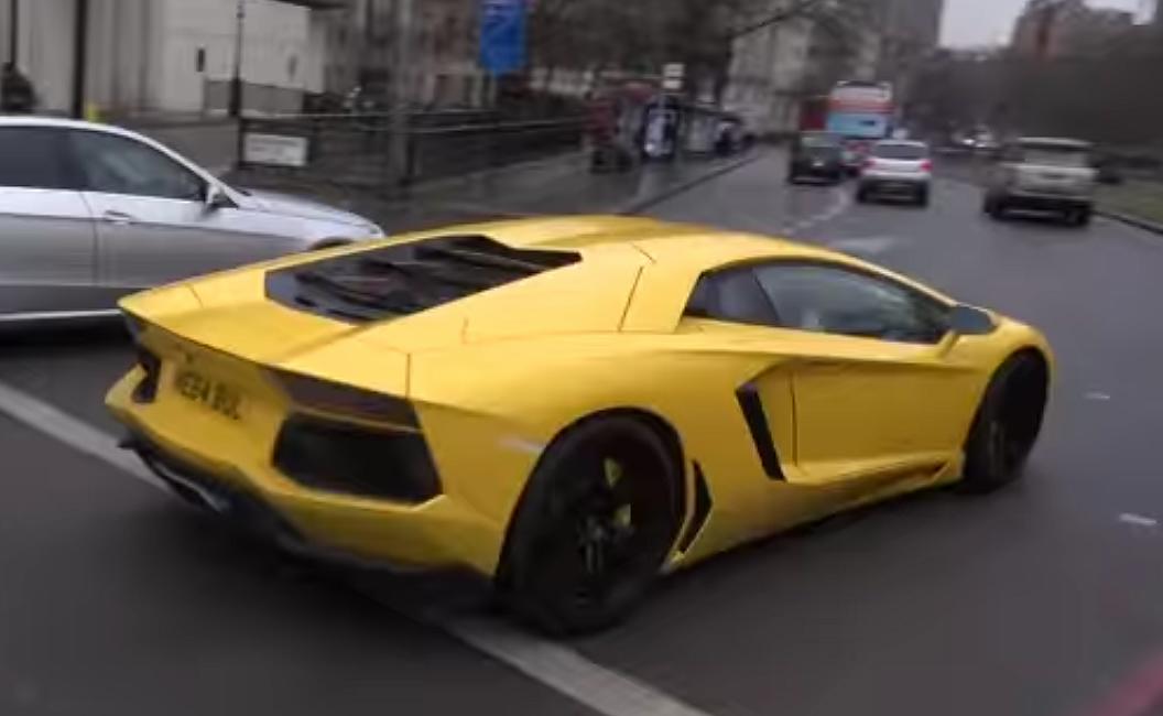 Video sulle auto sportive e di lusso a Londra