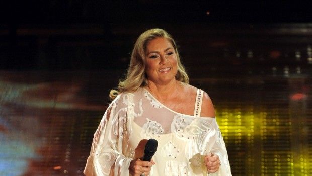 Festival di Sanremo 2015: Romina Power veste Laura Biagiotti sul palco dell&#8217;Ariston