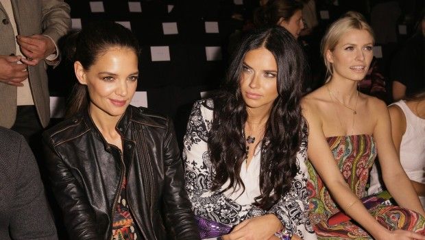 Sfilate New York Febbraio 2015: Il mondo di colori di Desigual, guest Adriana Lima e Katie Holmes