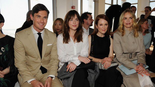 Sfilate New York Febbraio 2015: la sartoria industriale di Boss Womens, guest Dakota Johnson e Julianne Moore