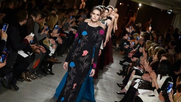 Sfilate New York Febbraio 2015: Oscar de la Renta, il debutto di Peter Copping, guest Taylor Swift