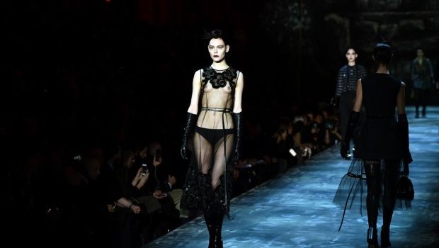 Sfilate New York Febbraio 2015: la ricercatezza sensuale di Marc Jacobs, guest Christina Ricci e Sofia Coppola