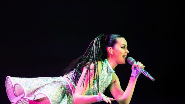 Katy Perry Prismatic World Tour 2015: la pop star in Roberto Cavalli per il concerto a Milano