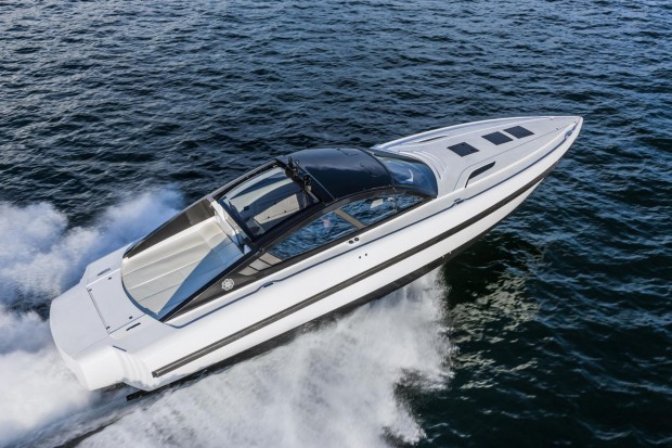 Barca Revolver 44 GT al Dubai International Boat Show 2015