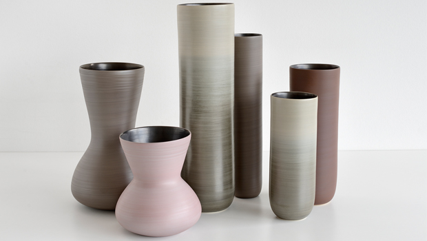 I vasi da interno, realizzati da Rina Menardi,  tra poesia e leggerezza