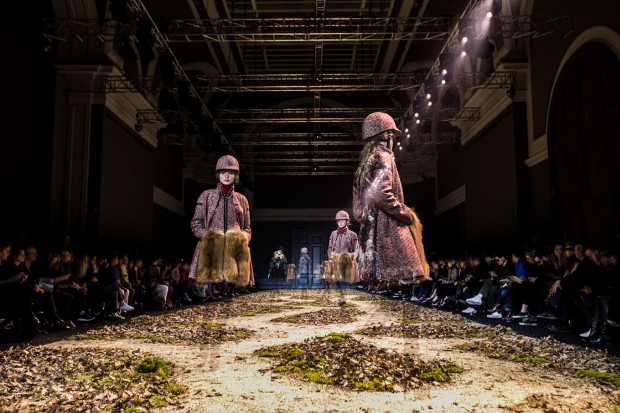 Moncler Gamme Rouge collezione autunno inverno 2015 2016: il british plot, la sfilata a Parigi