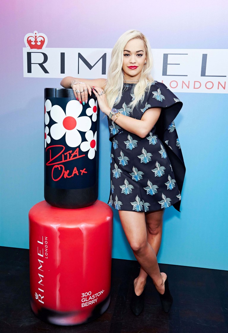 Rita Ora Rimmel London: la nuova collezione di smalti Colourfest per l&#8217;estate 2015