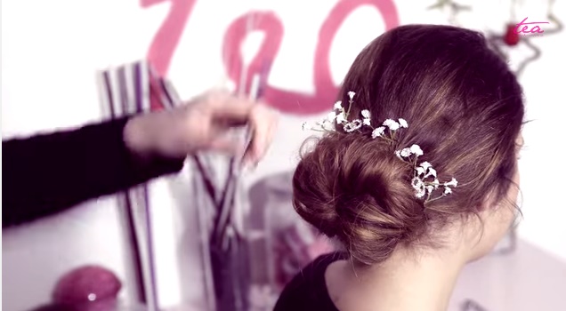 Acconciatura veloce da fare in 10 minuti, lo chignon da sposa con fiori