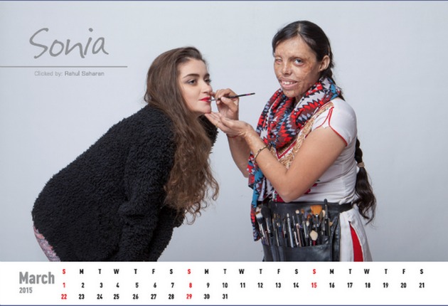 Donne sfigurate dall’acido in un calendario danno un nuovo volto alla bellezza