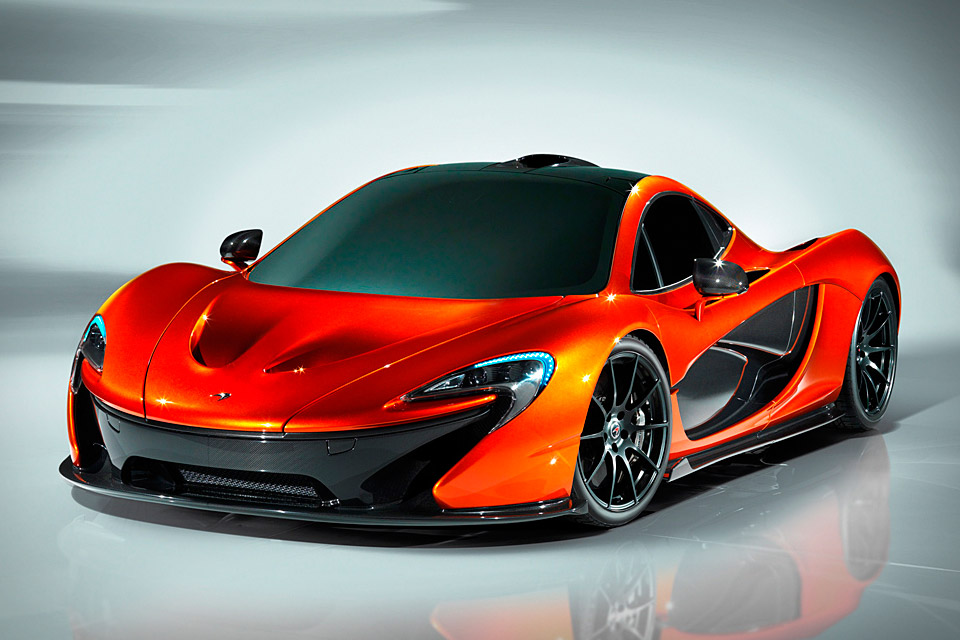 McLaren P1 sulla pista di Dubai [Video]