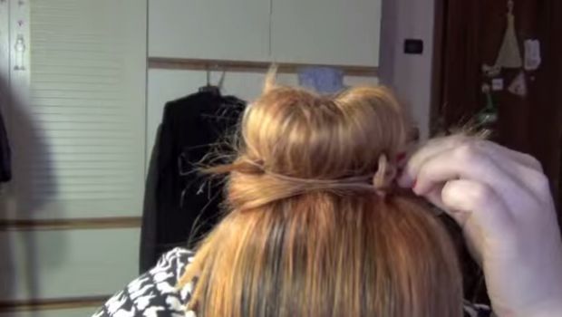 Acconciature veloci da fare in 10 minuti, lo chignon in stile Carrie Bradshaw