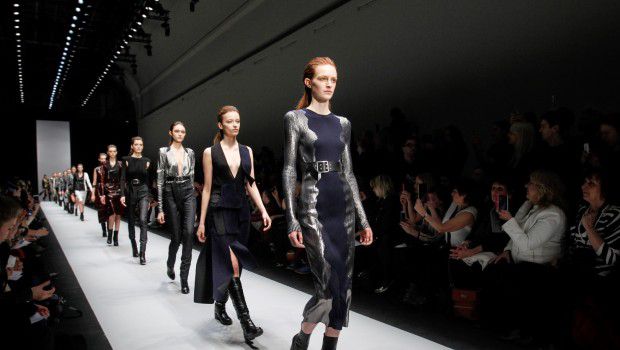 Sfilate Parigi Marzo 2015: l&#8217;omaggio di Adam Andrascik a Guy Laroche, collezione autunno inverno 2015 2016