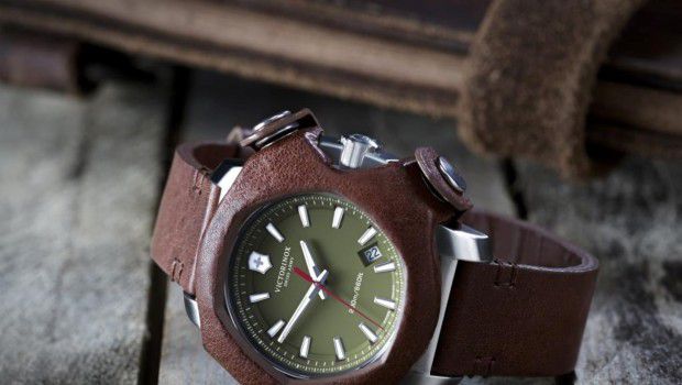 Baselworld 2015: Victorinox Swiss Army presenta il nuovo I.N.O.X. Remade in Switzerland in limited edition