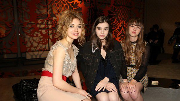 Miu Miu Aoyama: inaugurata la nuova boutique con un party, guest Hailee Steinfeld, Imogen Poots, Mia Goth