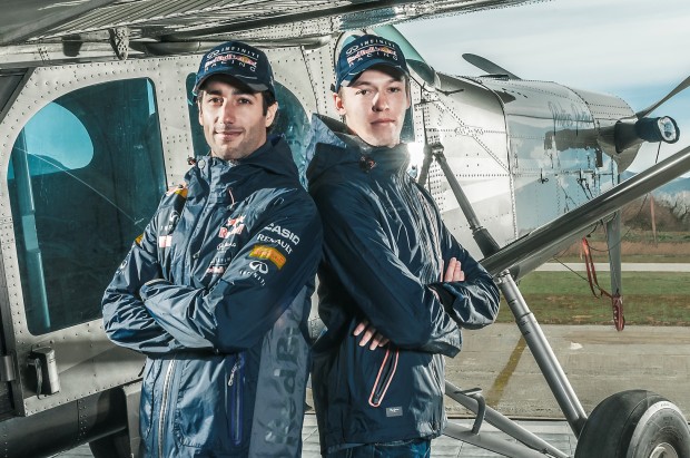 Formula 1 2015: Pepe Jeans London presenta la collezione per l&#8217;Infiniti Red Bull Racing team 2015, il video con Daniil Kvyat e Daniel Ricciardo