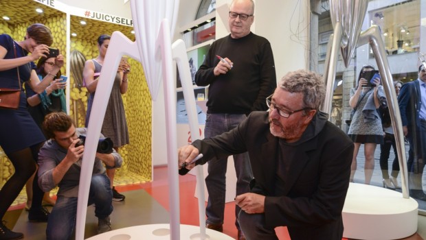Fuorisalone 2015: Alberto Alessi e Philippe Starck firmano lo Spremiagrumi Juicy Salif