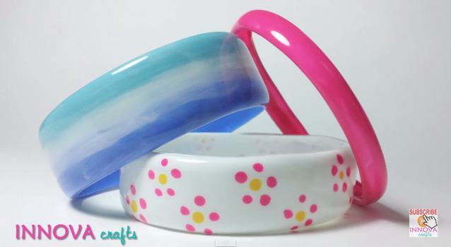 Braccialetti colorati in plastica riciclata