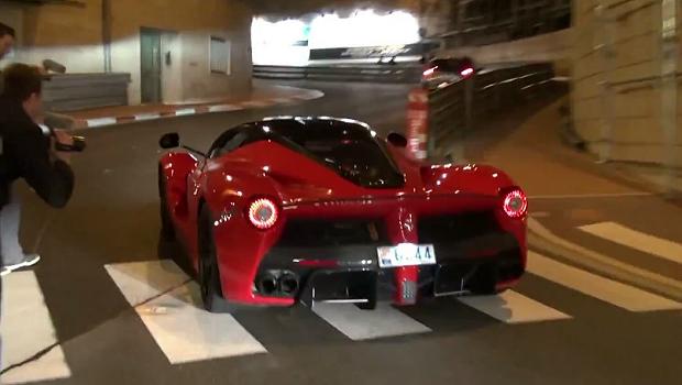 Ferrari LaFerrari a Montecarlo: emozioni di lusso nella notte [Video]