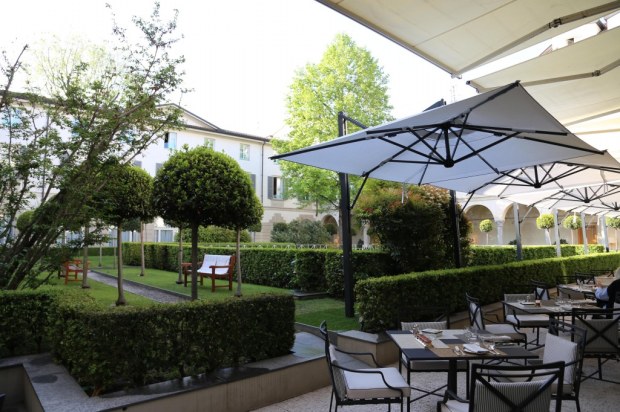 Four Seasons Hotel Milano: aperitivo di lusso in giardino