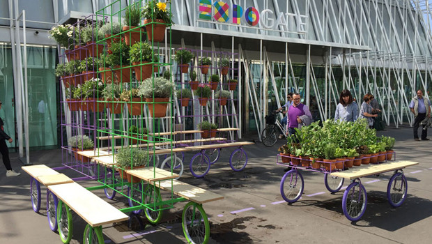 Fuorisalone 2015 Milano: un giardino su ruote è apparso nella piazza di Expo Gate