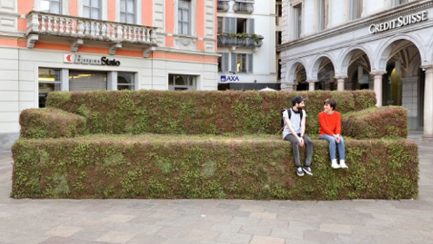 Fuorisalone 2015 Milano: un gigantesco divano vegetale al Design Center Ex-Ansaldo