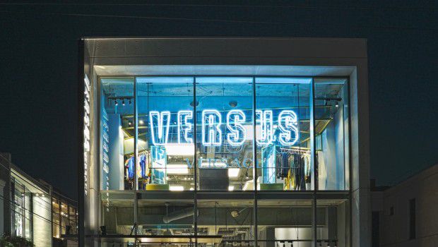 Versus Versace Tokyo: aperta la prima boutique nel quartiere Aoyama, le foto