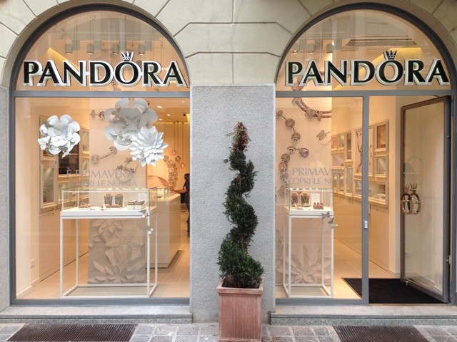 Il concept store Pandora a Monza