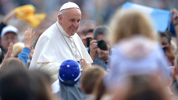 Papa Francesco: “È uno scandalo che le donne guadagnino meno degli uomini”