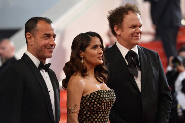 Festival Cannes 2015: il red carpet de Il Racconto Dei Racconti con Salma Hayek e Vincent Cassel, video e foto