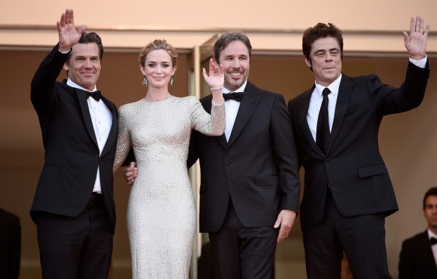 Festival Cannes 2015: il red carpet di Sicario con Emily Blunt, Benicio del Toro e Josh Brolin, video e foto