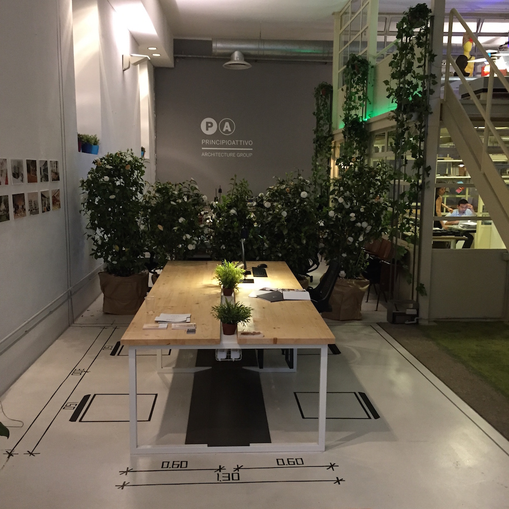 La sede di Principioattivo a Milano, ospite di un giardino creativo indoor