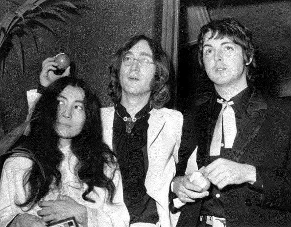 John Lennon: all&#8217;asta gli occhiali rotondi del cantante dei Beatles