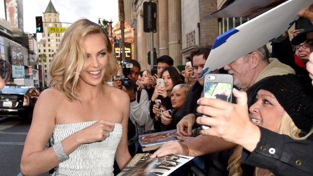 Mad Max Fury Road premiere: il red carpet con Tom Hardy, Charlize Theron,  Nicholas Hoult e Rosie Huntington-Whiteley