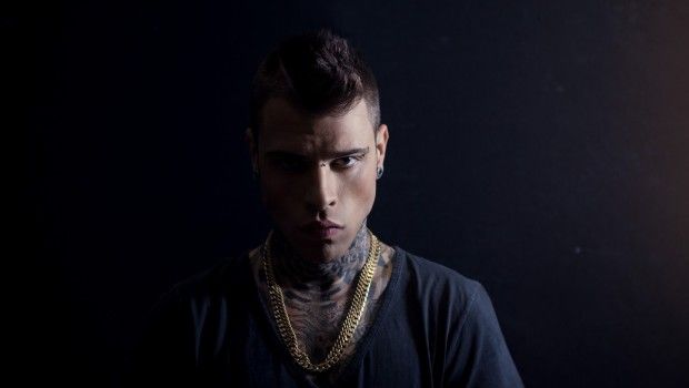 Fedez Tezenis: il cantante a Bari per incontrare i suoi fan