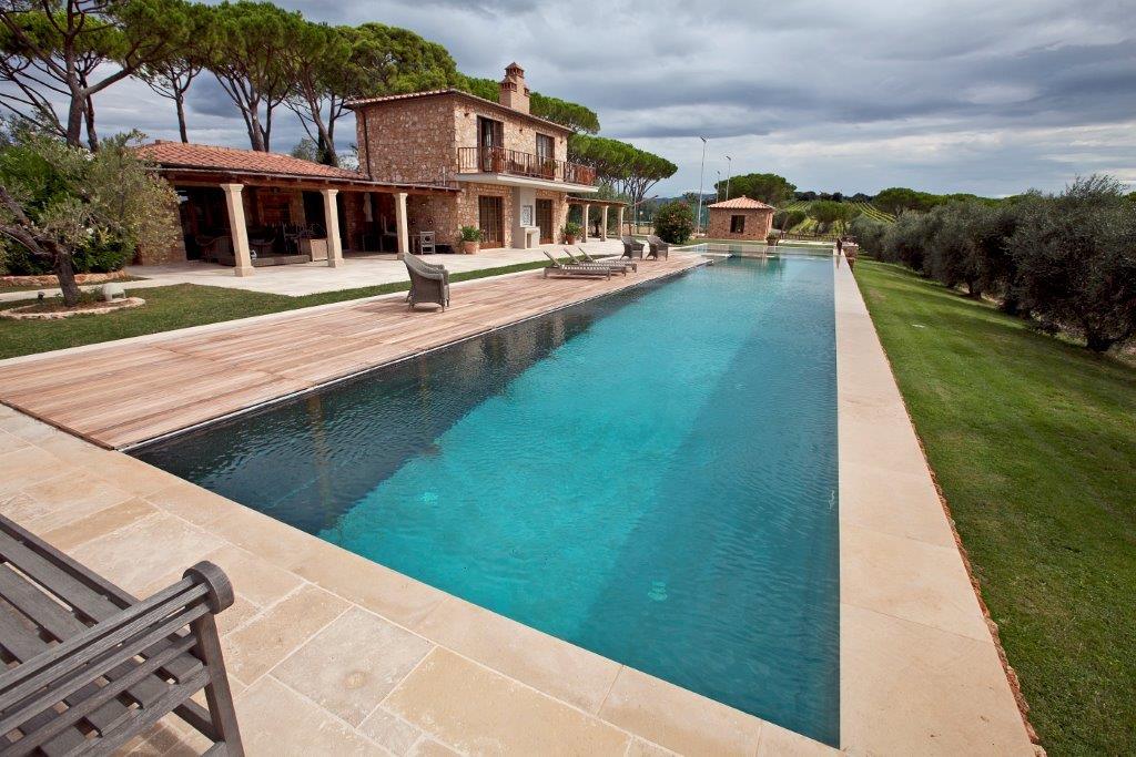 Piscina da sogno per villa di lusso in Toscana