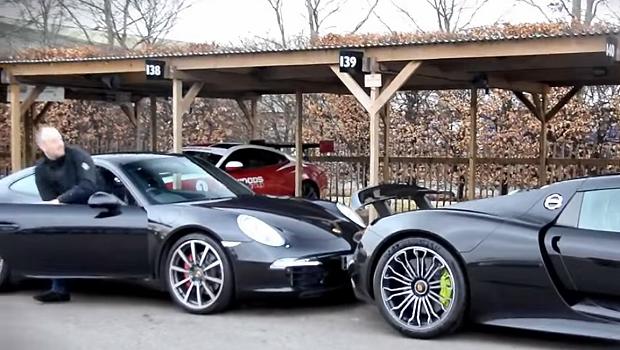 Porsche 918 Spyder finisce contro una Porsche 911 [Video]