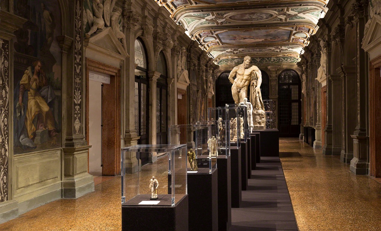 Biennale Venezia Arte 2015: la mostra Portable Classic alla Fondazione Prada Venezia, le foto