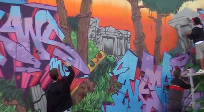 Street art contro la criminalità: disegni e colori sulle mura della villa del boss