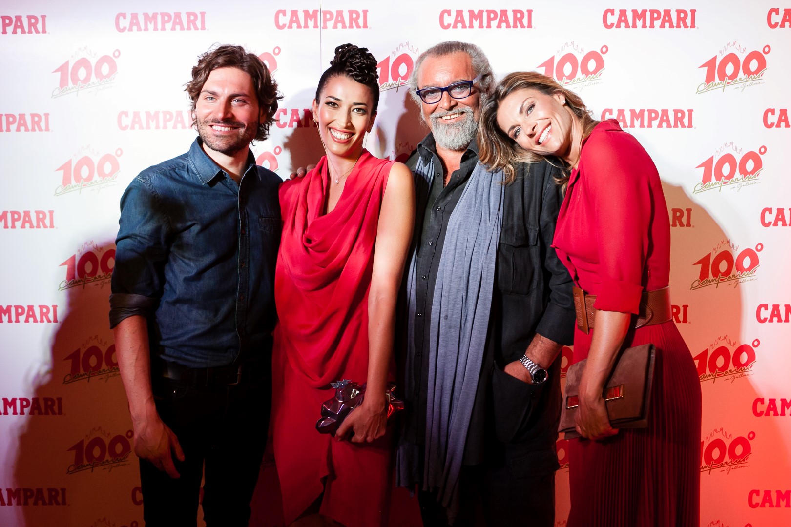 Camparino Milano: grande party in Galleria per i 100 anni di aperitivi in &#8220;rosso&#8221;, la mostra e le special guest