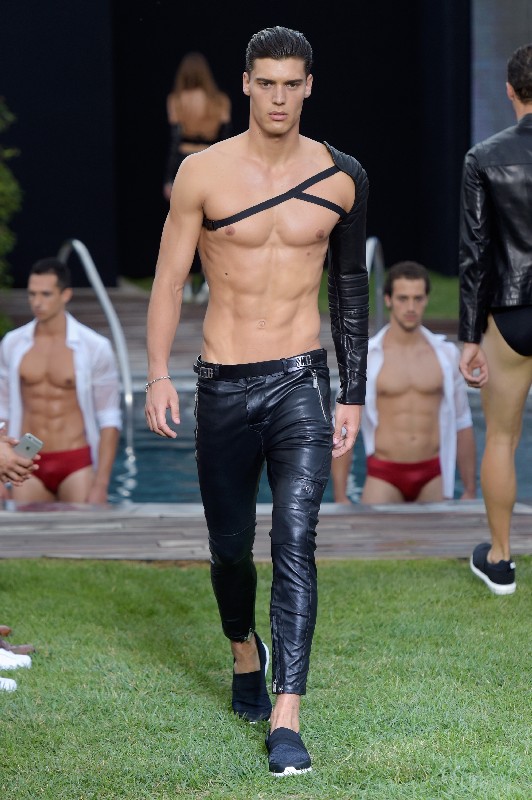 Sfilate Milano Moda Uomo Giugno 2015: la Sport Couture di Dirk Bikkembergs, la primavera estate 2016