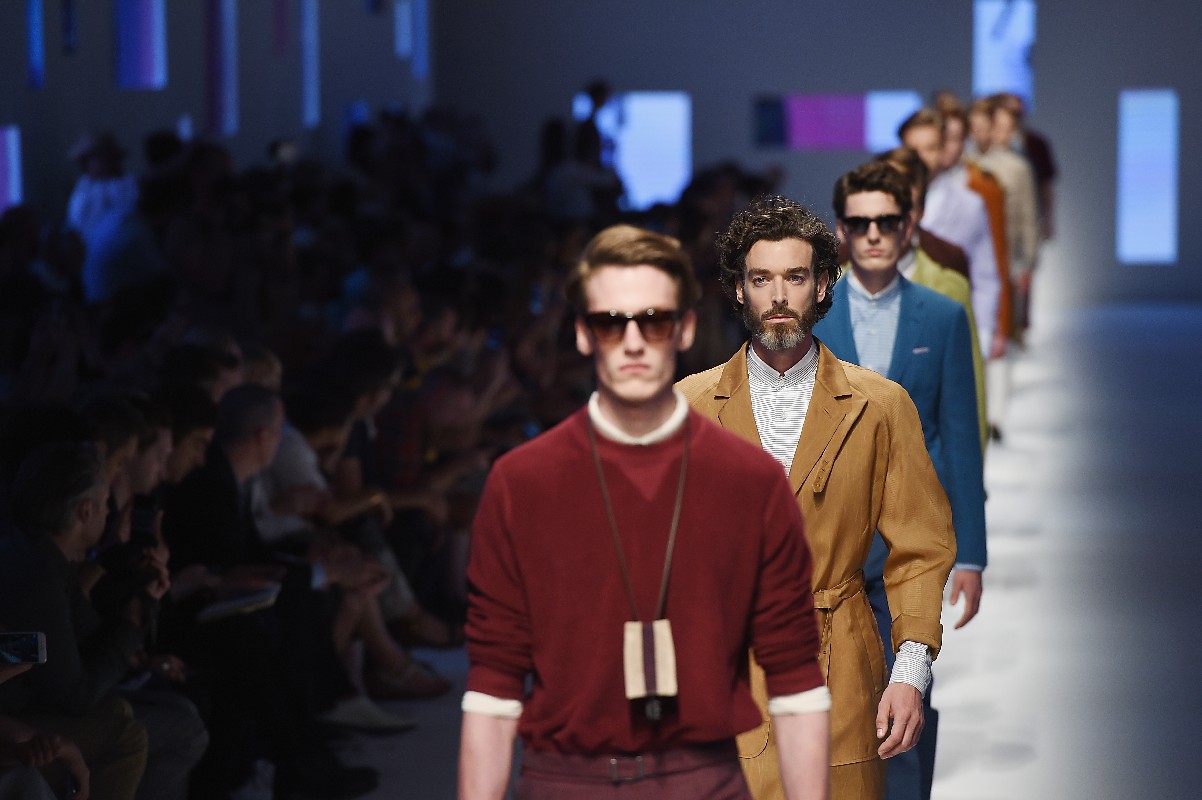 Canali collezione primavera estate 2016: la sfilata a Milano Moda Uomo